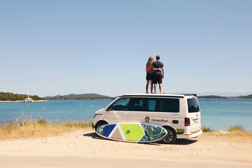 Vanlife im Sommer am Meer